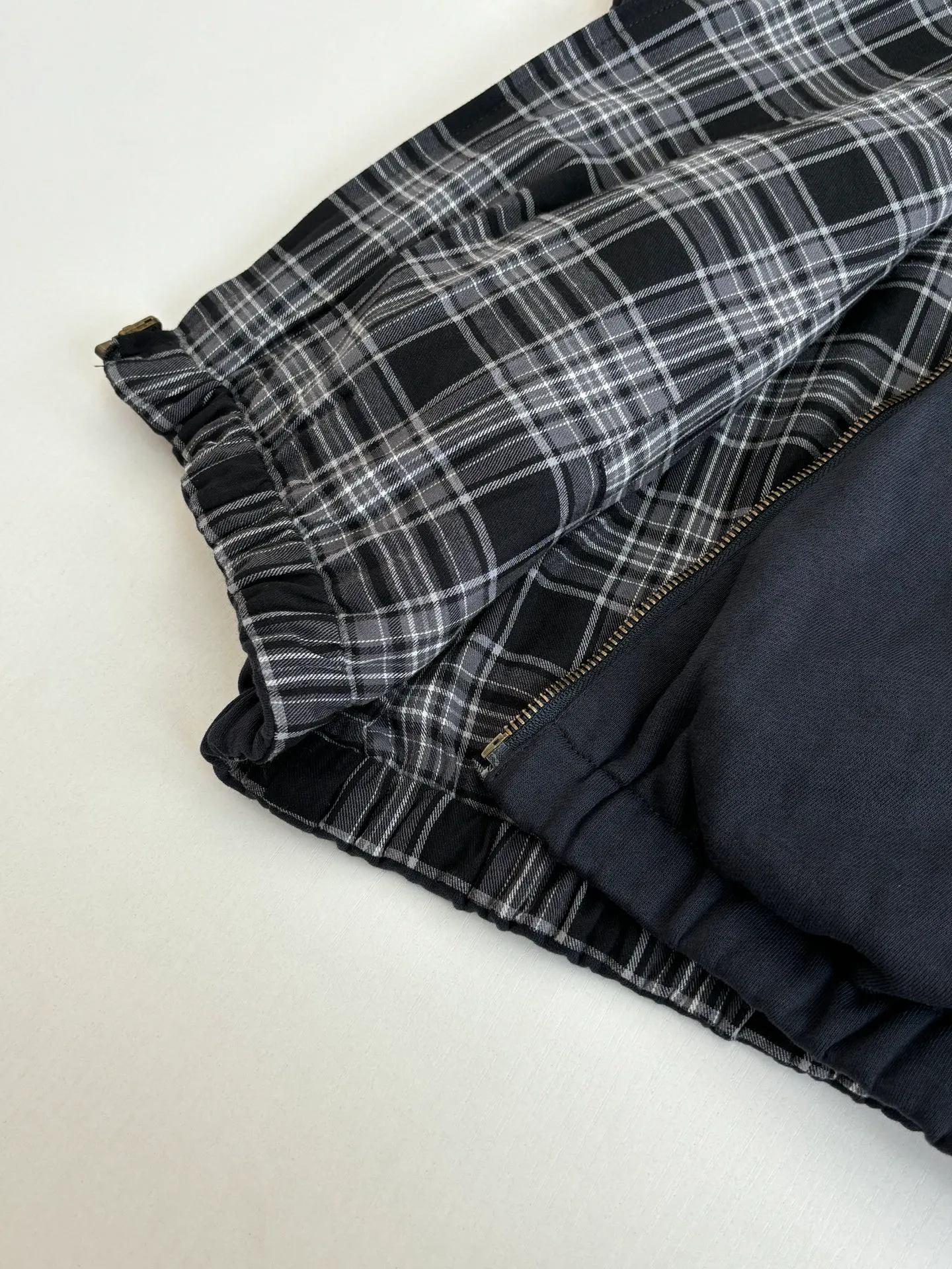 Balenciag*/ Black White ， Retro ； Navy Blue ， Retro ， 。 ： Navy Blue / ， ， ， Retro ， Breathable ； ， ， 。 Size：S/M/L